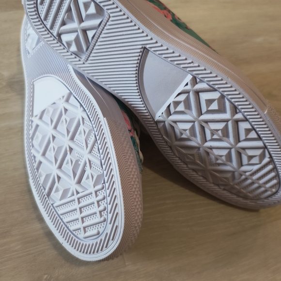 Flamingo Yes We Vibe Sneakers - Picture 4 of 6